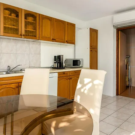 شقة 1 Bedroom Awesome In Rab