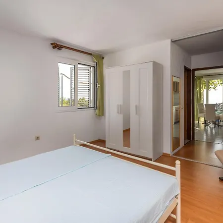 1 Bedroom Awesome In Rab راب